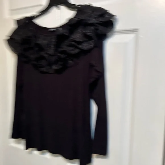 NWT Stera Top Size M Medium Black Silver Shimmer Layered Ruffle Neckline… - Picture 3 of 10